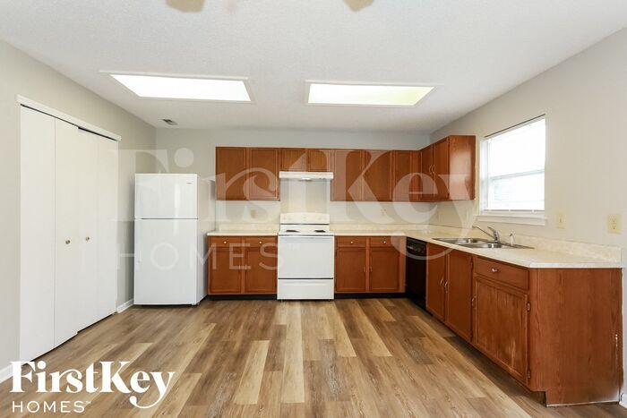Building Photo - 2297 Westmere Dr