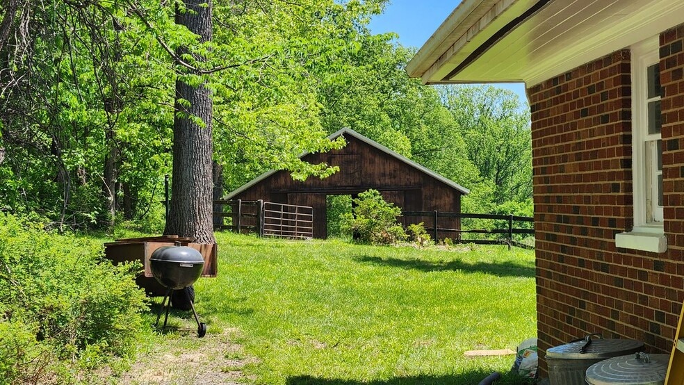Building Photo - 39080 Foxhill Rd