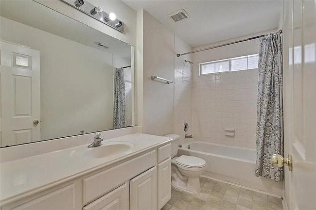 Building Photo - 511 Elm Ridge Dr