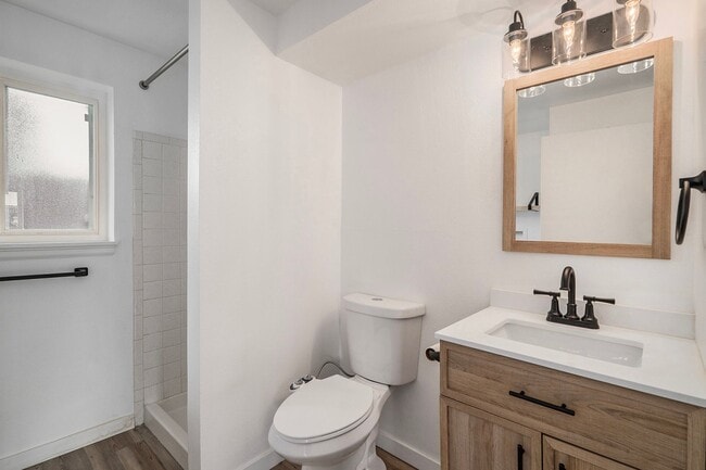 Building Photo - ? Move-in Ready & Fully Renovated! ?