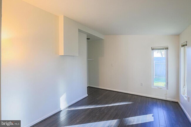 Building Photo - 2421 Lightfoot Dr