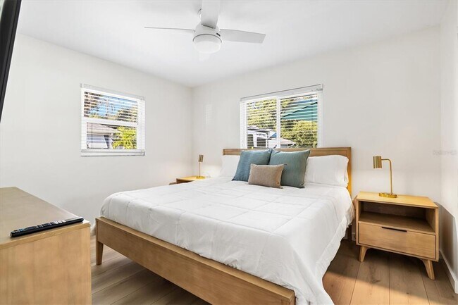 Building Photo - 2641 Hyde Park St