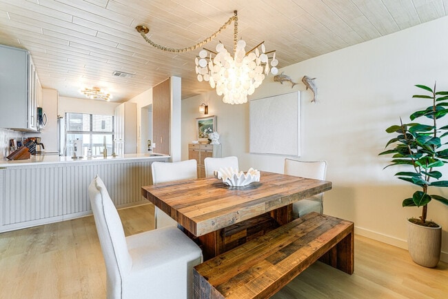 Building Photo - 6218 Palma Del Mar Blvd S