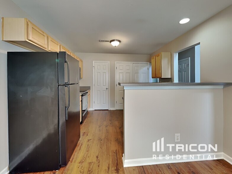 Building Photo - 7233 Hidden Creek Dr