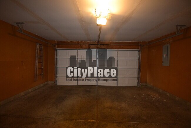 Building Photo - 525 E Pine Ridge Dr