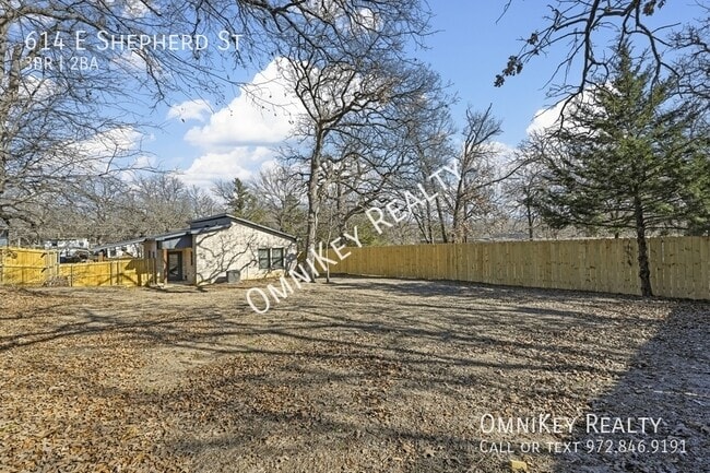 Building Photo - 614 E Shepherd St
