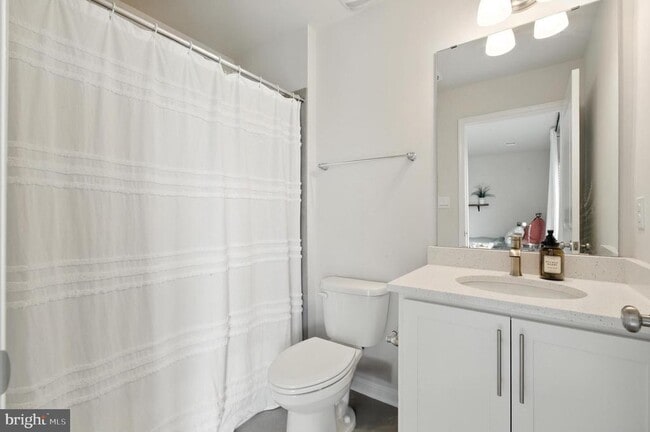 Building Photo - 5051 Silver Oak Dr