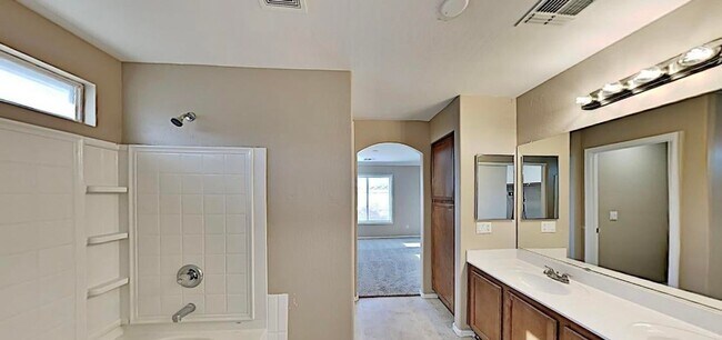 Building Photo - 4 Bedroom, 3 Bath Coming Soon!!