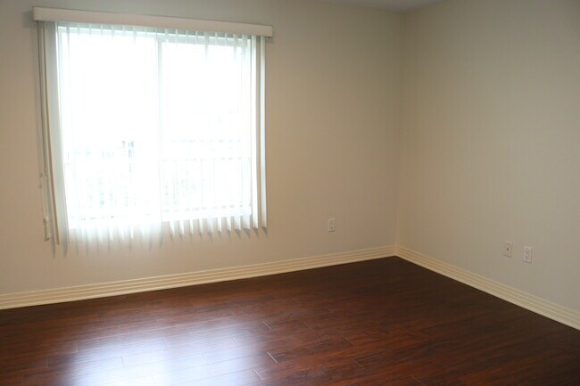 Building Photo - 4904 Laurel Canyon Blvd