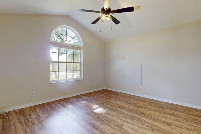 Building Photo - 967 SE Browning Ave