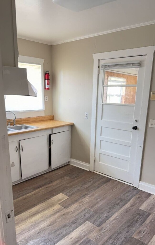 Building Photo - 3 Bed/1 Bath House