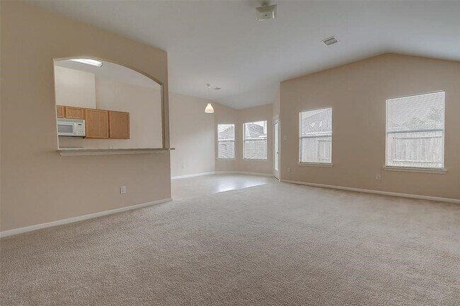 Building Photo - 19726 Cozy Cabbin Dr