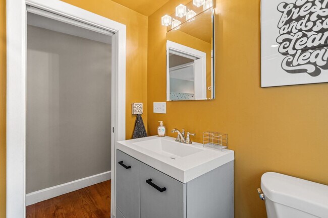 Building Photo - 6 Elwyn Rd