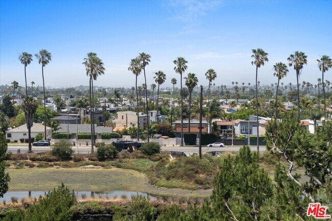 Building Photo - 4265 Marina City Dr