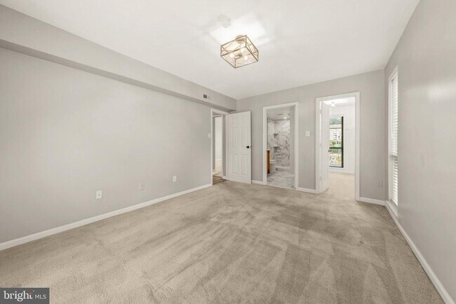 Building Photo - 2045 Royal Fern Ct
