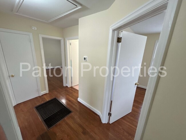 Building Photo - Saluda Gardens Home