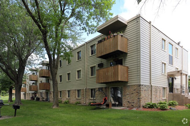 Building Photo - Forest Lake NorthShore Apartments LLC (1167)