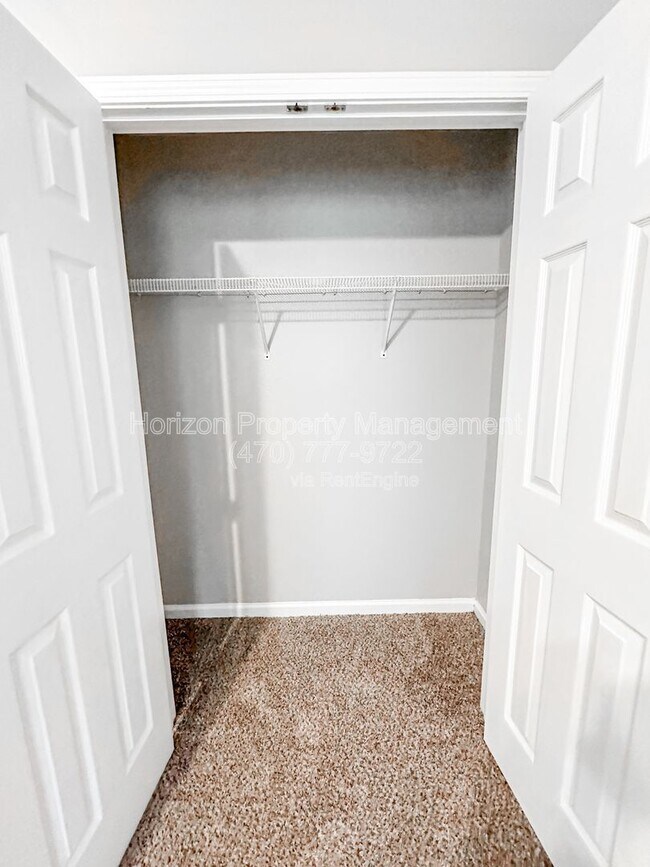 Building Photo - 3230 Century Dr