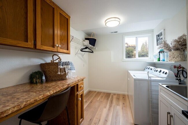 Laundry Room - 2433 Crestline St