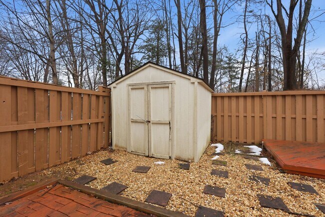 Building Photo - Welcome to this stunning end residence perfectly positioned in a highly desirable setting.