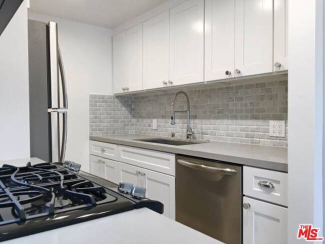 Primary Photo - 301 S Swall Dr
