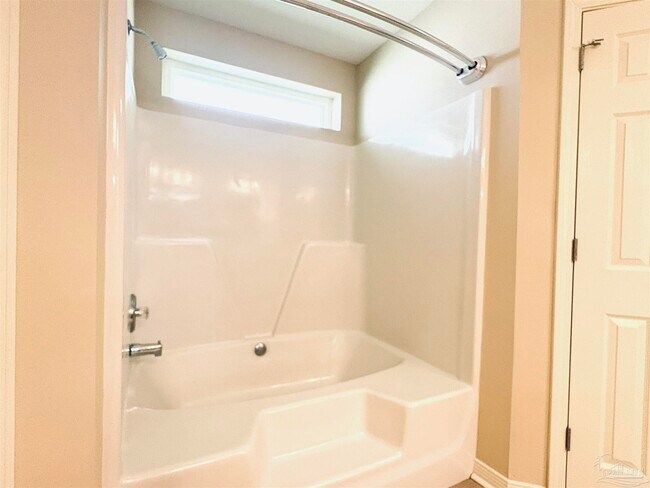 Building Photo - 10621 Creek Ridge Dr