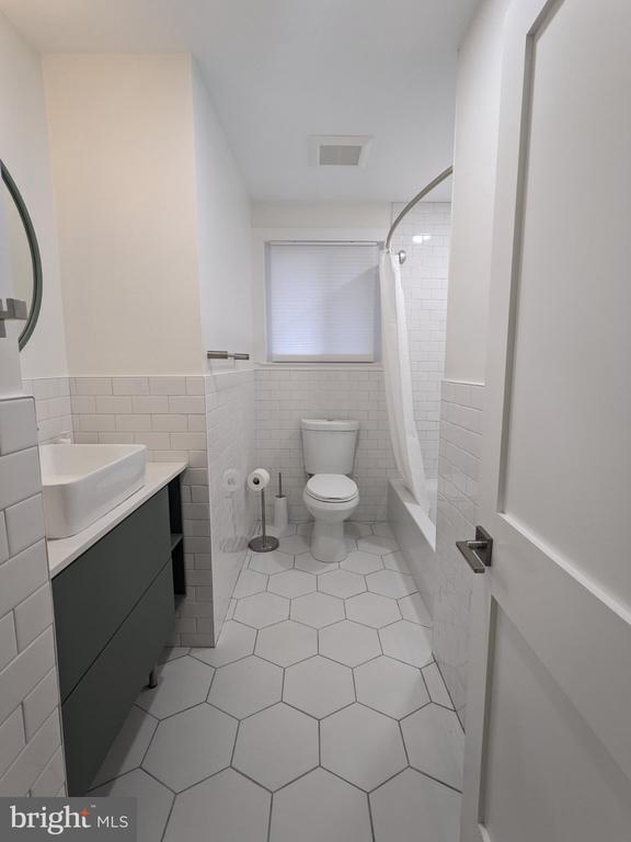 Building Photo - 26 Forest Hill Dr