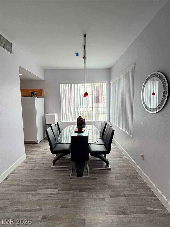 Building Photo - 87 E Agate Ave