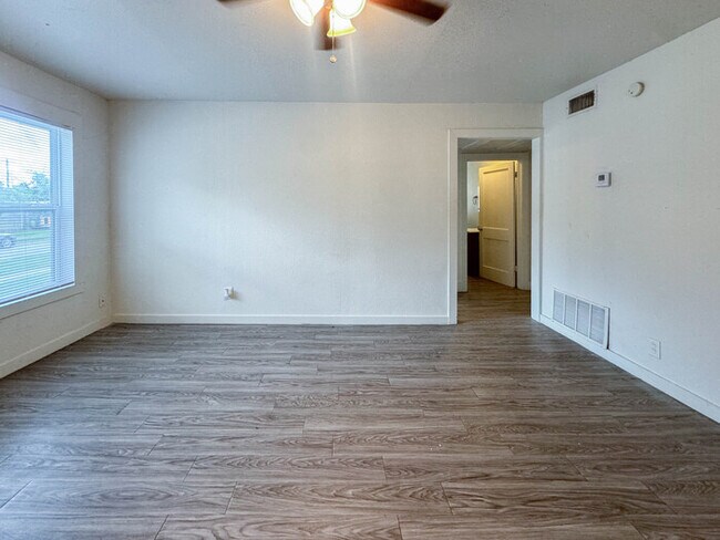 Building Photo - 609 Amarillo St