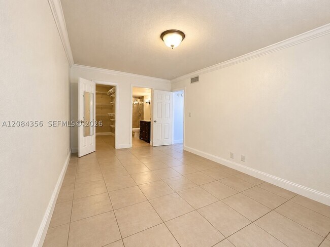 Building Photo - 13707 SW Kendale Lakes Cir