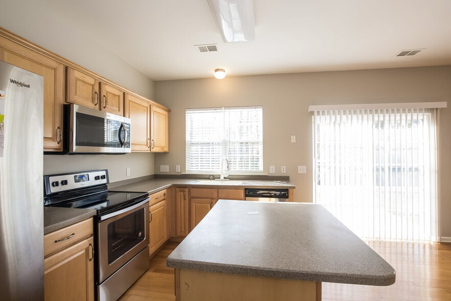 Building Photo - 2217 Arbor Vista Dr