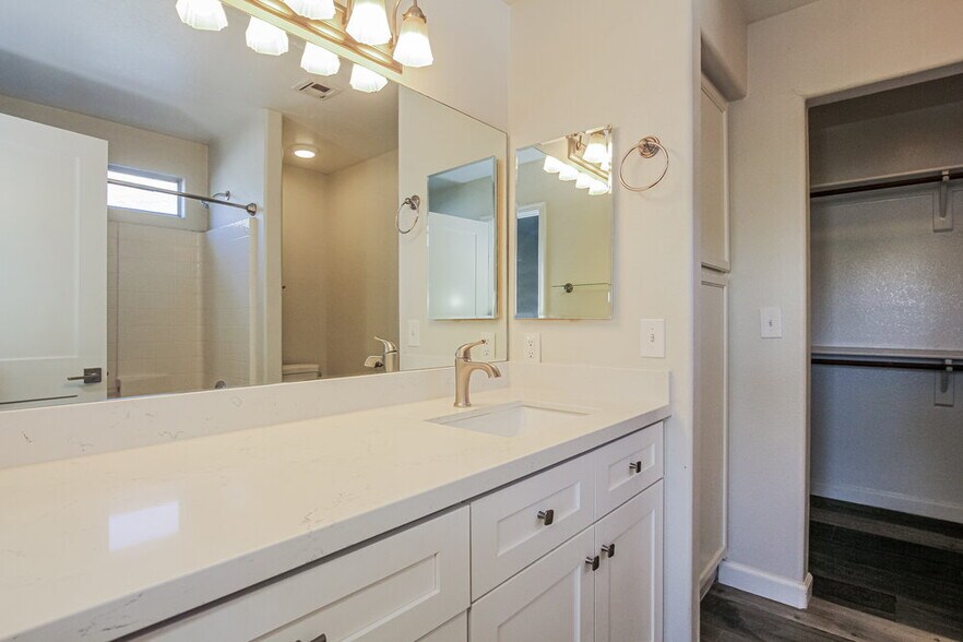 Building Photo - 2902 W Irma Ln