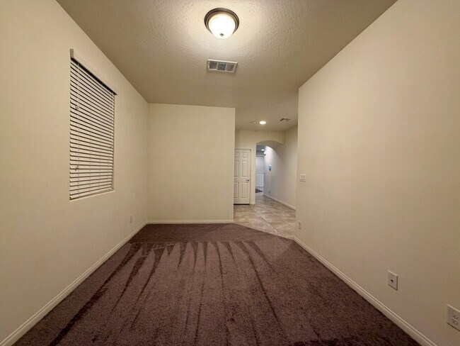 Building Photo - Beautiful 2260sqft 3bed 2.5bath with tile downstairs, carpet in Den & Living Room