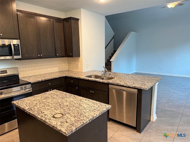 Building Photo - 382 Susie Dr