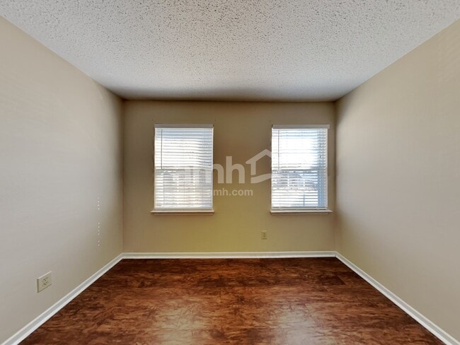 Building Photo - 5622 N Jefferson Dr