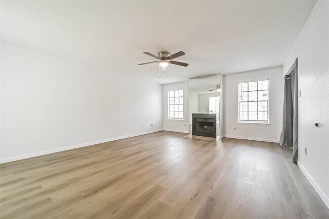Building Photo - 9850 Pagewood Ln