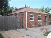 Building Photo - Perfect locale 3 Bed/2Bath Single Family H...