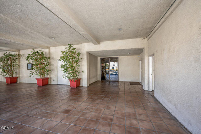 Building Photo - 5460 White Oak Ave