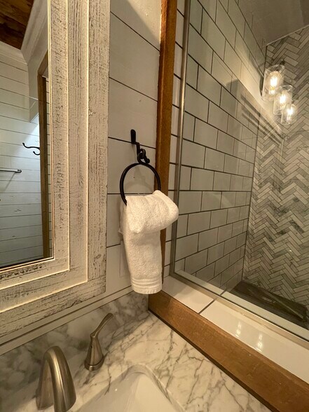 Building Photo - 719 S. Baker St.