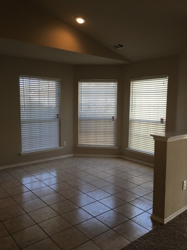 Building Photo - 3BD/2BA/2-Car Garage |Eagle Mtn-Saginaw ISD $1,895/mo | Pets Welcome — All Sizes