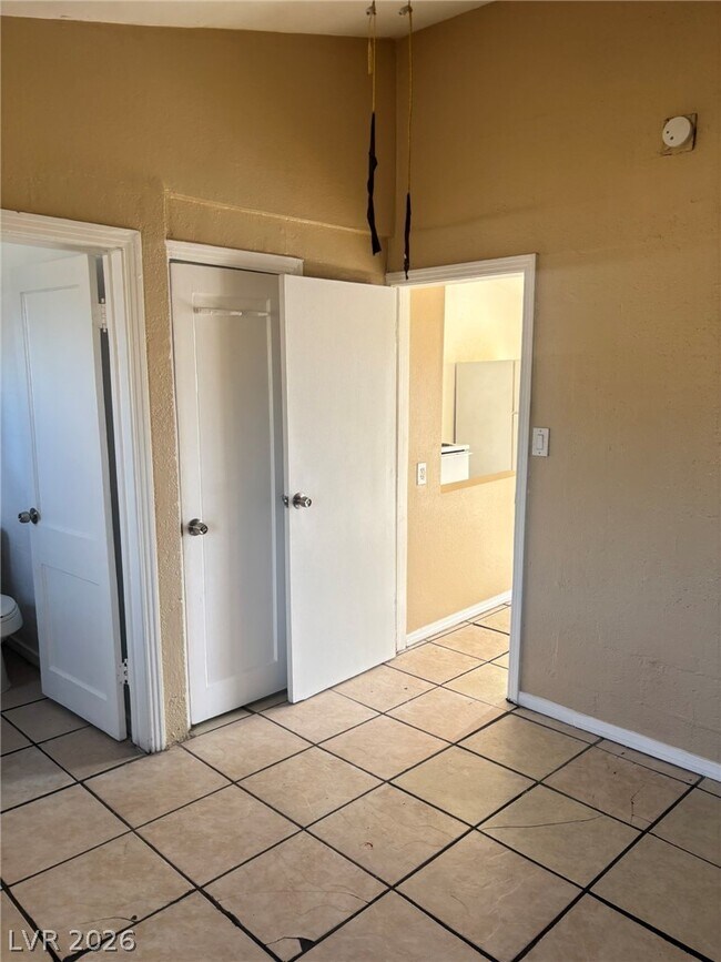 Building Photo - 1118 Laurel Ave