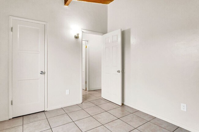 Building Photo - Clairemont Mesa Blvd 4414-4416 Duplex