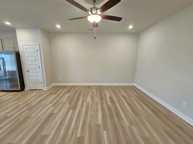 Building Photo - 1522 Yellowwood Ct