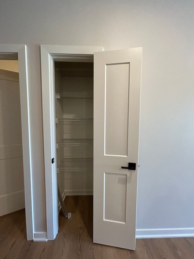 Building Photo - Elkhorn Landing Rentals (20605 Elkhorn Dr.)