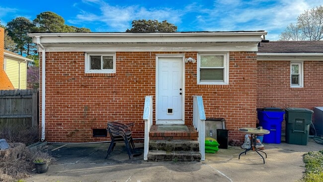 Building Photo - 1346 Tallwood St