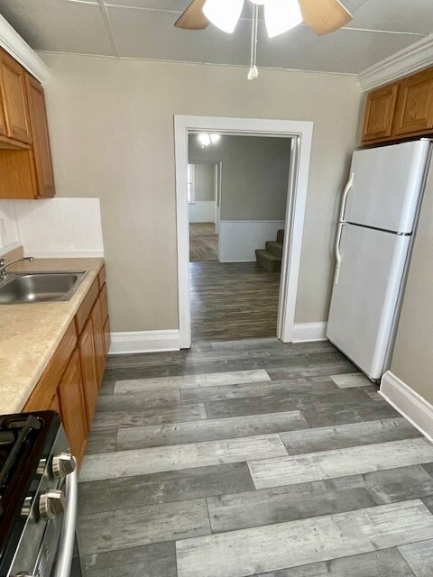 Building Photo - 406 Main St