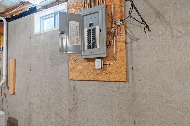 Building Photo - 50 Hadleigh Rd