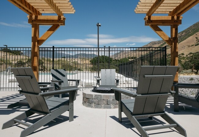 Building Photo - 4655 Alder Dr