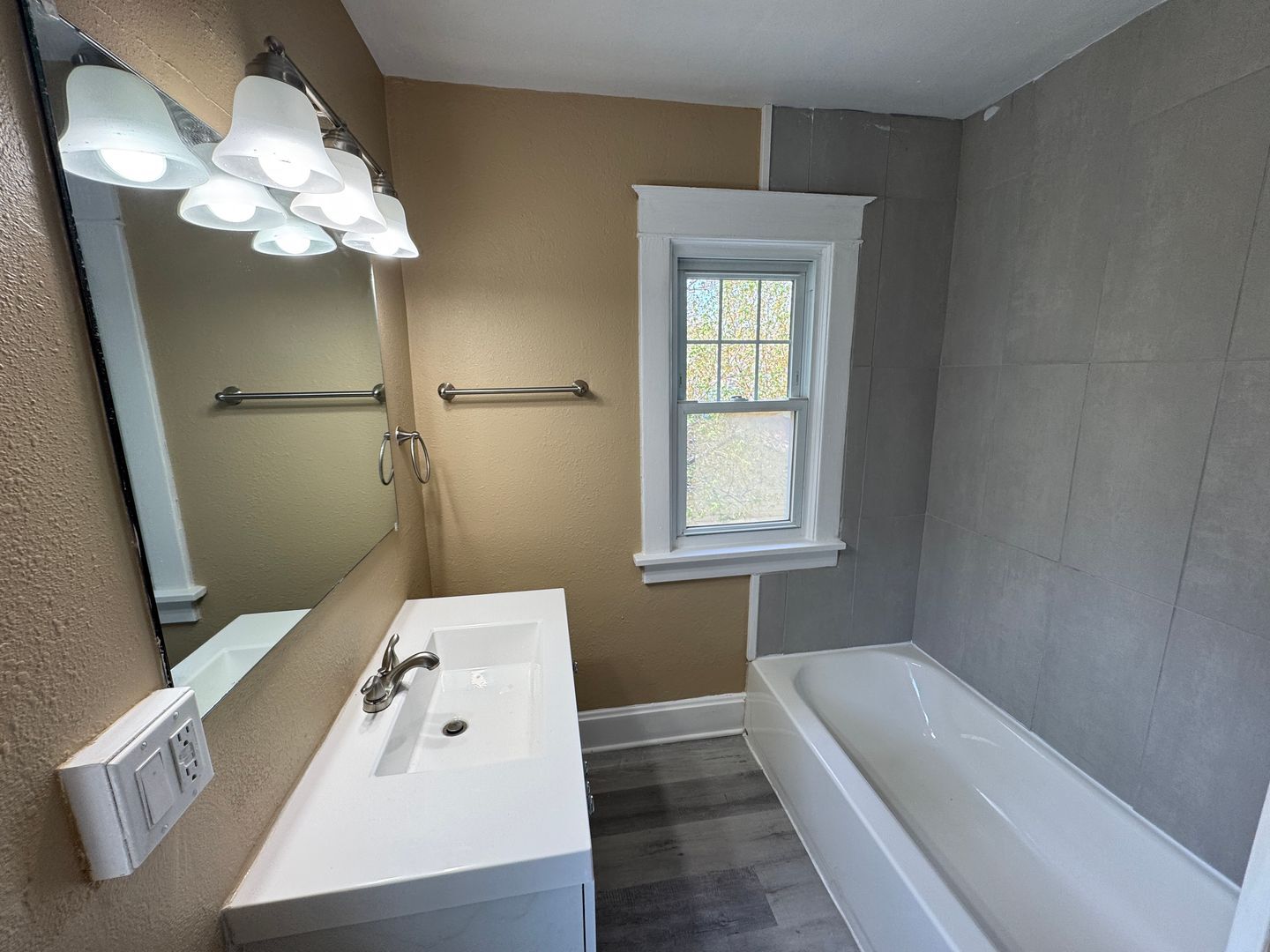 Building Photo - 1915 11th St