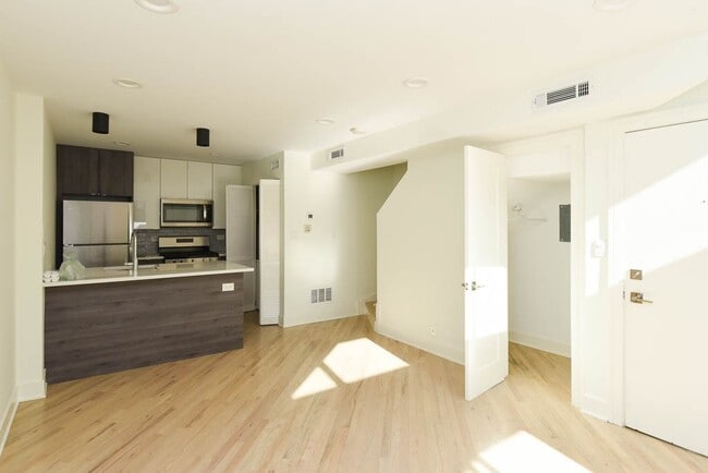 Building Photo - 959 W Grace St